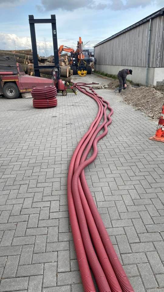 20220406 Aanleg totaal 1000 zonnepanel Handelsweg Weijtmans 3.jpg