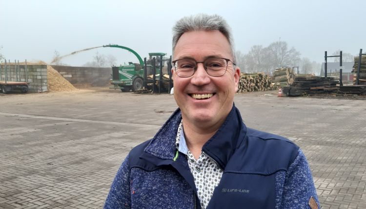Kees Weijtmans met versnipperaar.jpg