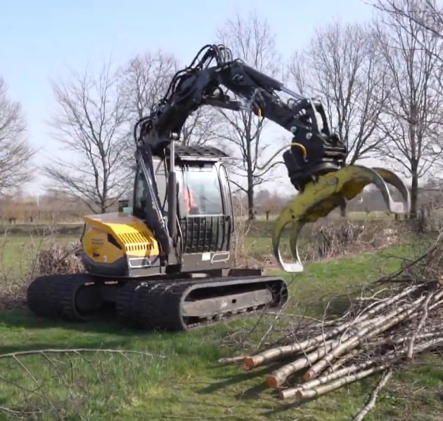Mecalac minikraan met verbrede rups in actie in ‘s-Gravenmoer
